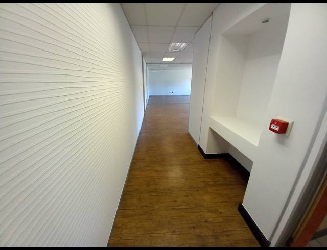 209M² OFFICE TO LET IN BRYANSTON